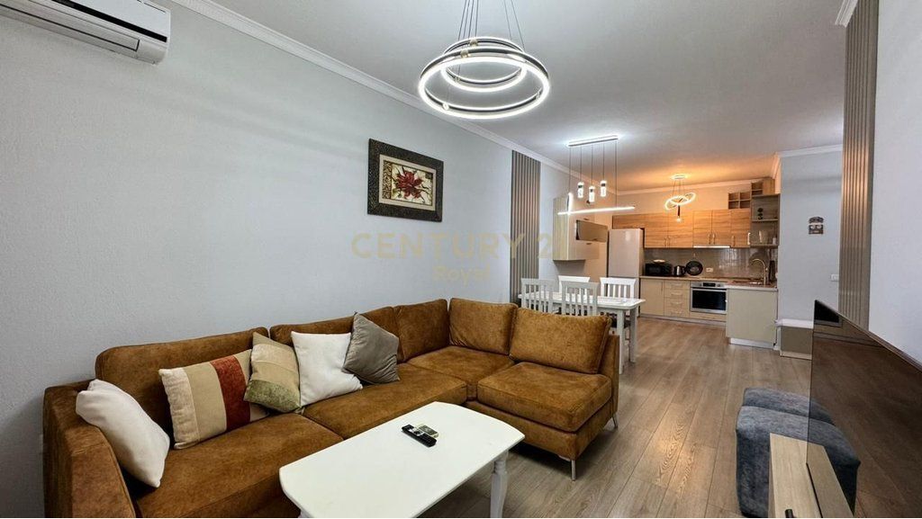Appartamento 2+1 in affitto vicino al Liceo Petro Nini Luarasi, Tirana - 81m²