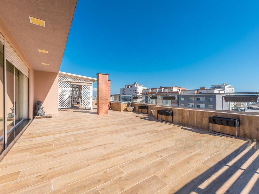 ATTICO PRATICO IN VENDITA PER UNA VITA CONFORTEVOLE!