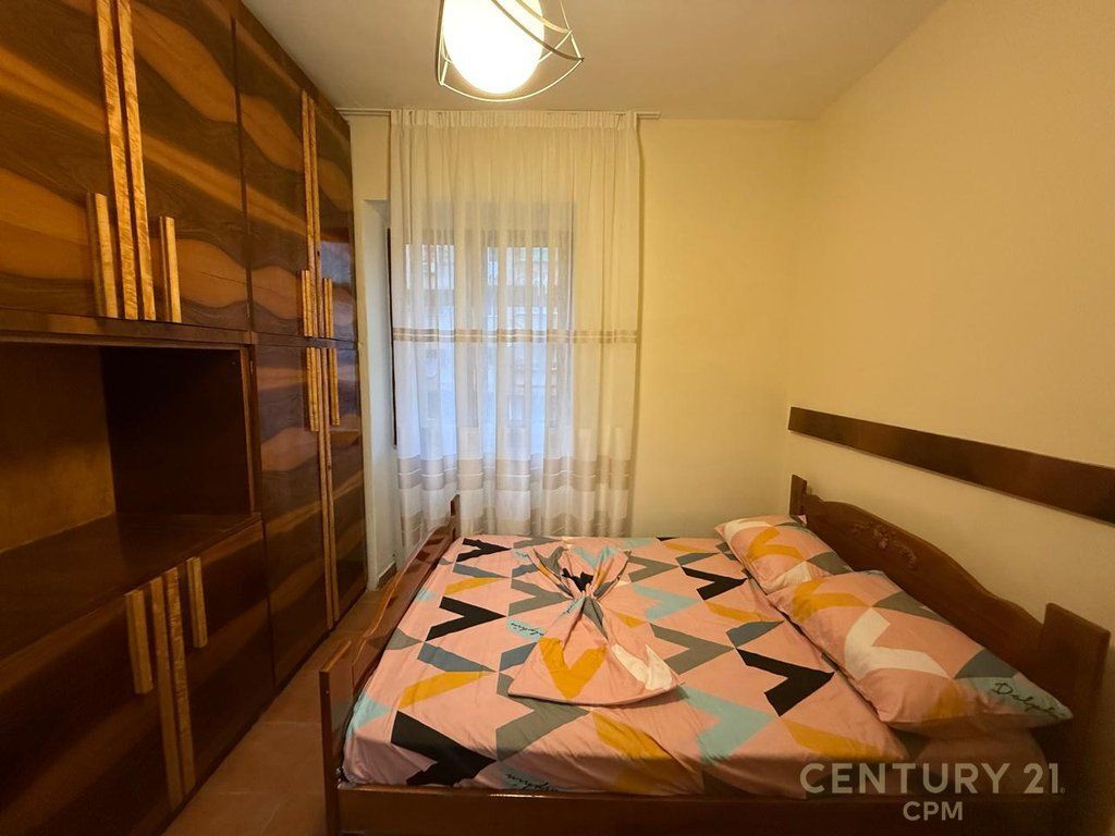 APARTAMENT 1+1 ME QIRA PRANE GARDES  NE TIRANE TE RE