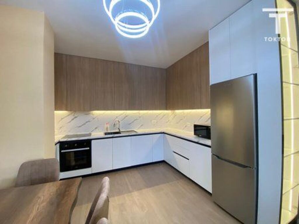 QIRA, APARTAMENT 2+1+2 &amp; VERANDË LIQENI I THATË, TIRANË