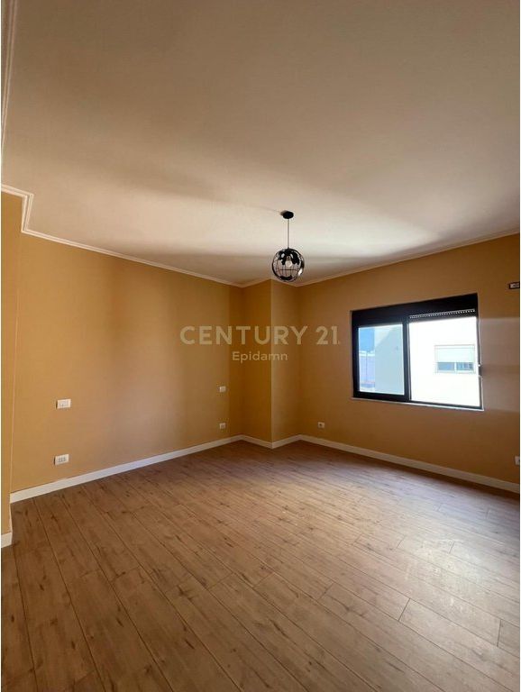 Shitet Apartament 1+1,Ish Rajoni Durres!!