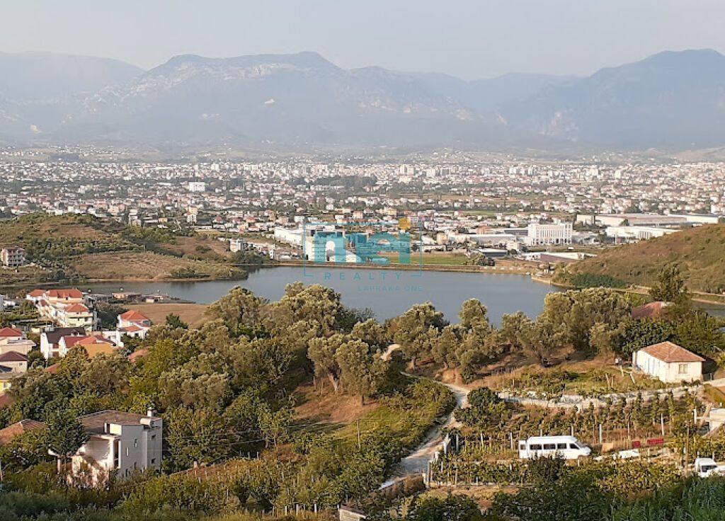 VENDIAMO TERRENO CON UNA SUPERFICIE DI 1925 M2 AL LAGO DI KASHARI