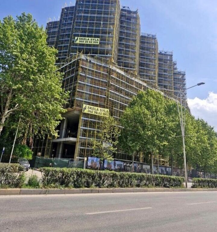 Shitet Apartament 1+1 tek Colonnade