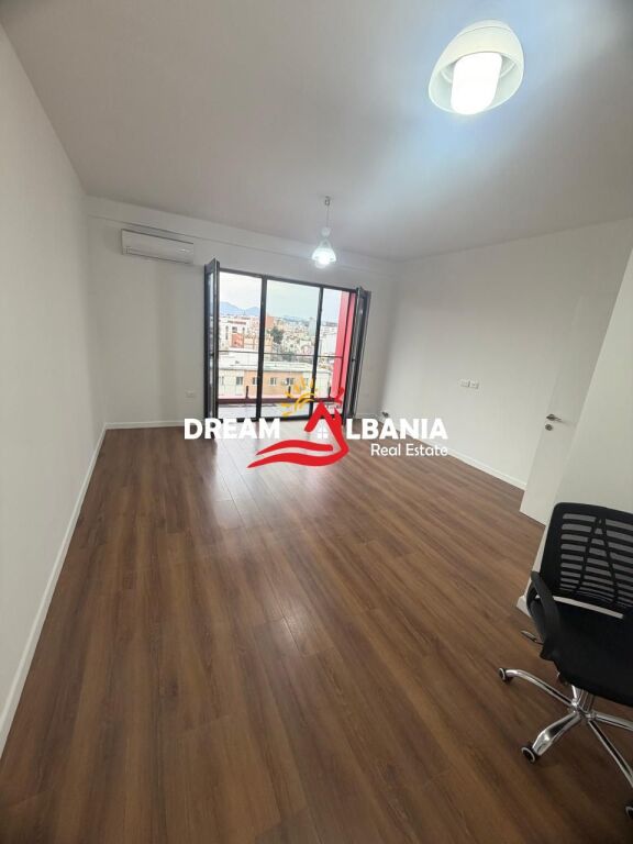 Jepet Ambient Biznesi me Qera Tek Kompleks Arlis ( ID 42611412 )