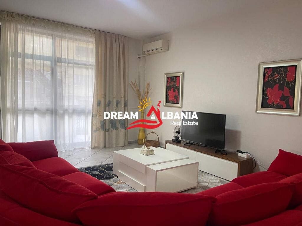 Kat vile me qera ,ne rrugen ,Qemal Stafa prane ,shkolles se Kuqe ne Tirane (ID4251140)
