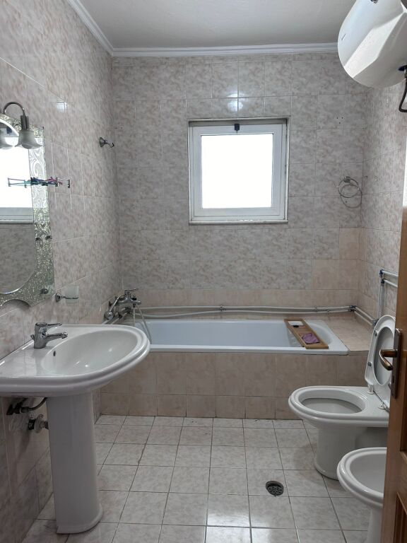 Jepet apartament me qera 2+1 Rr.Dritan Hoxha !