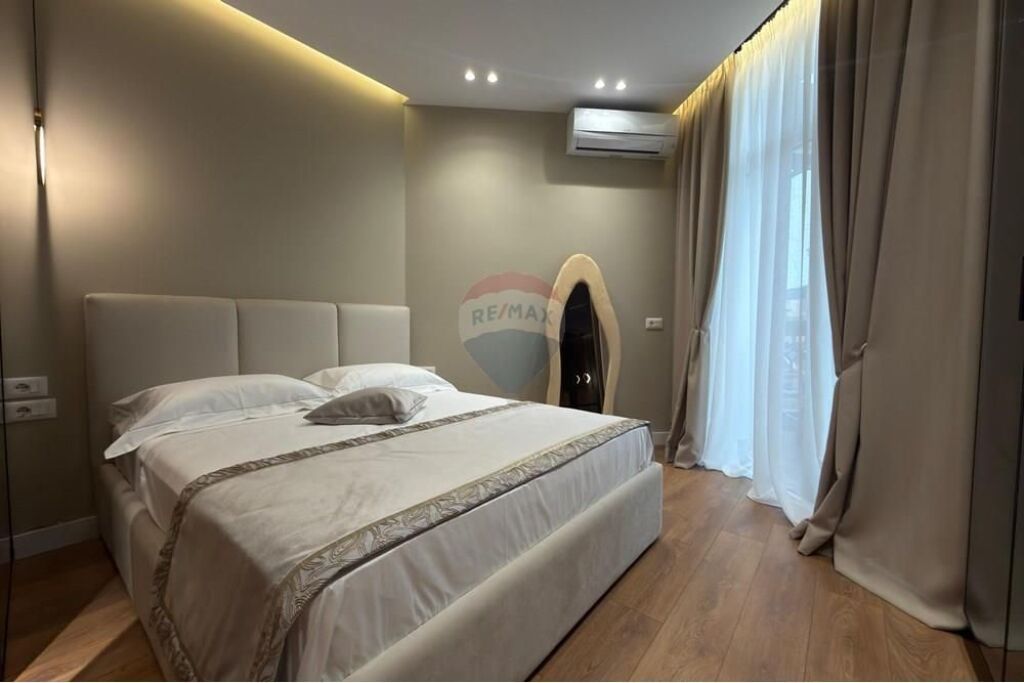 Super Studio Appartamento – Piazza Skënderbej!