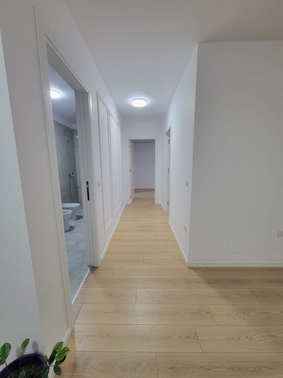 Apartament 2+1+2+Parkim me qera Kombinat