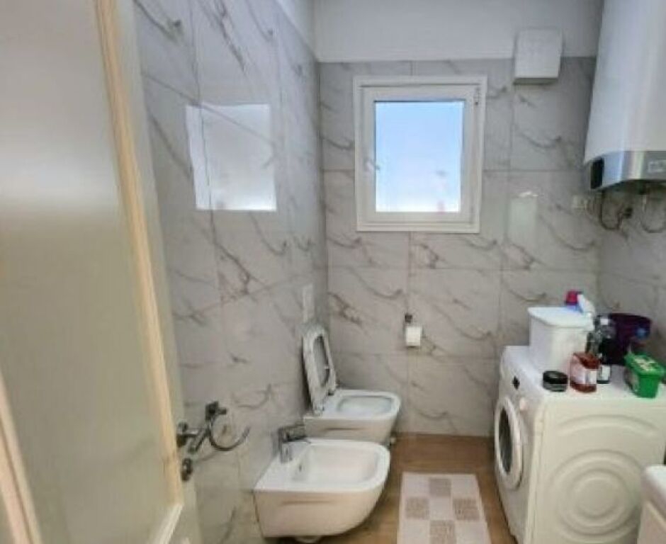 Jepet me qera apartament 3+1+2– komod dhe funksional në zonë aktive