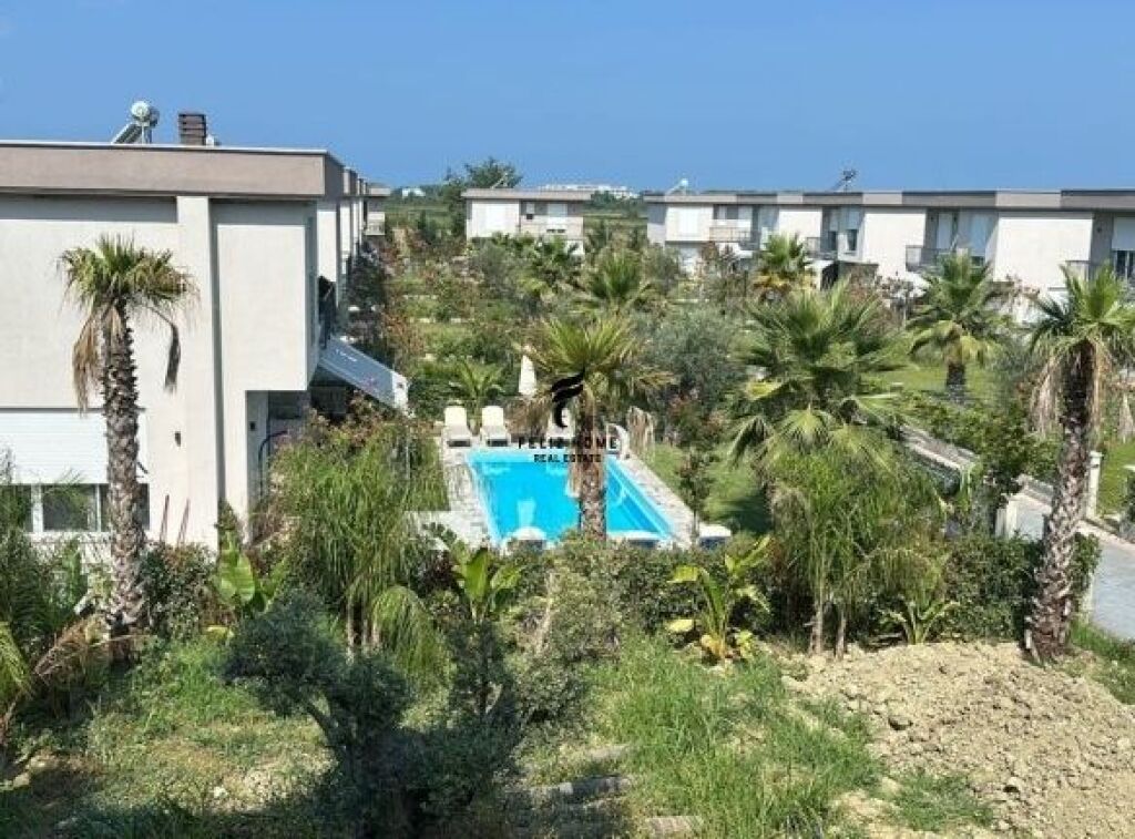 SHITET VILE 2 KATESHE 204 M2 GJIRI LALEZIT 370.000 EURO FH-65402