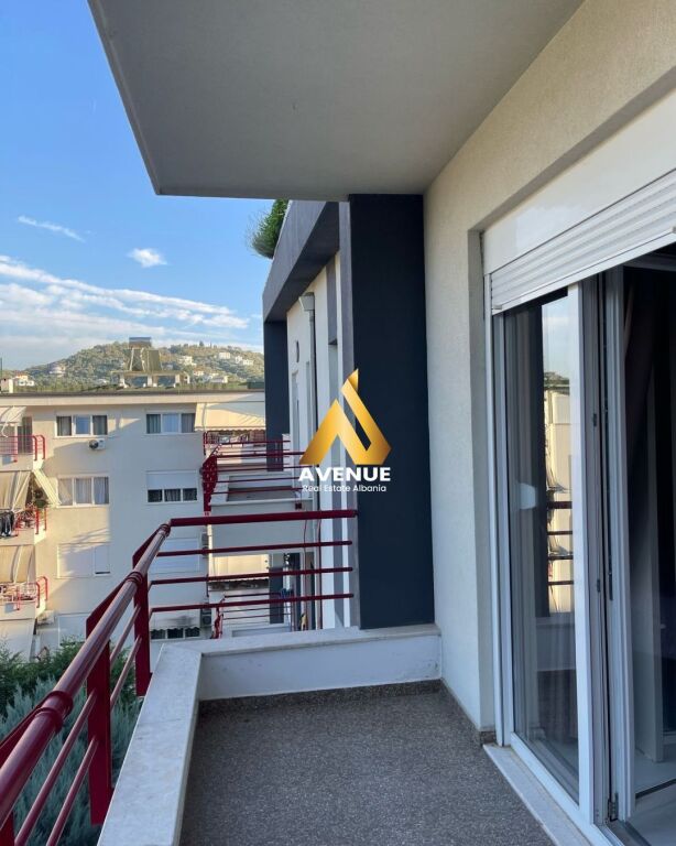 JEPET ME QERA APARTAMENT 3+1+2, LIQENI I THATË, TIRANË