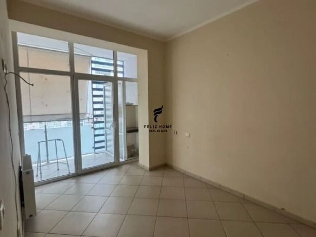 VENDESI APPARTAMENTO 1+1 COMUNE DI PARIGI 216.000 EURO FH-65462