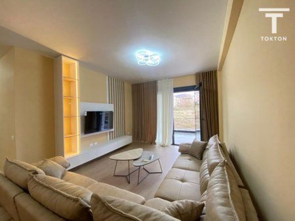 QIRA, APARTAMENT 2+1+2 &amp; VERANDË LIQENI I THATË, TIRANË