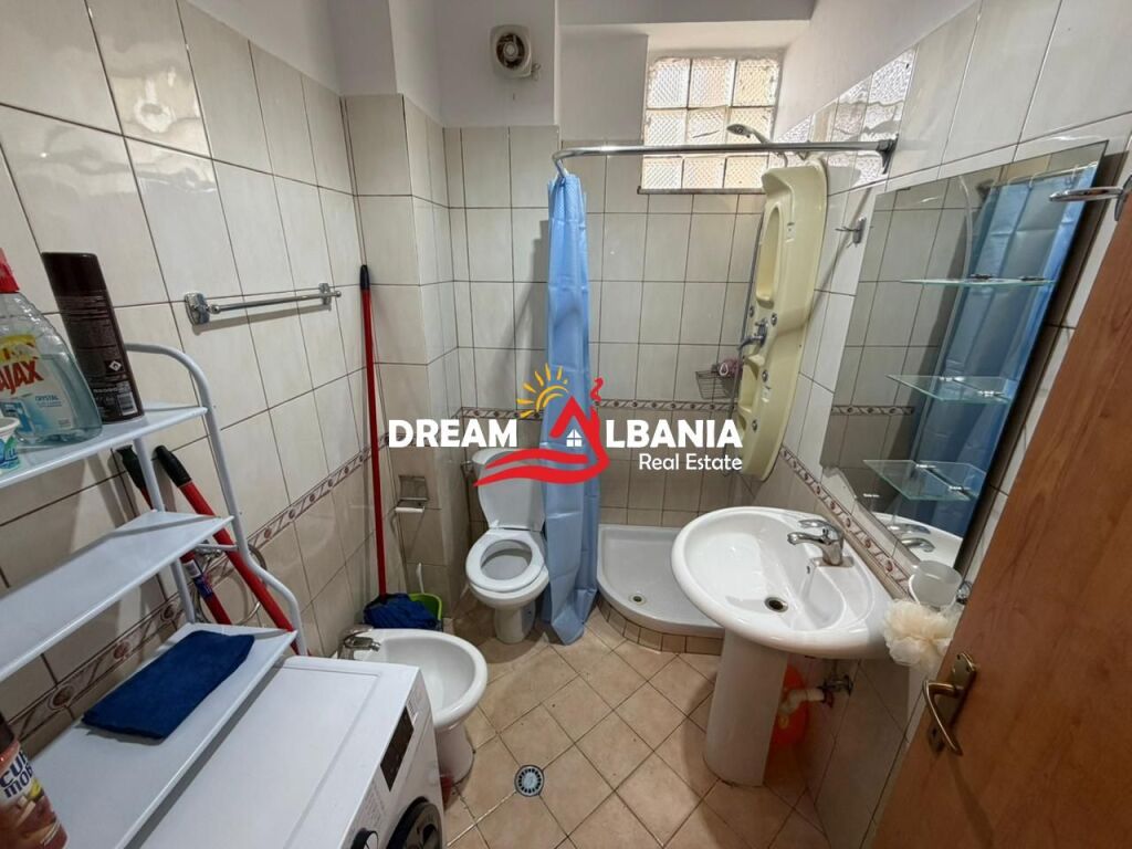 Jepet me qera apartament 1+1 ne Rrugen e Durresit prane Bllokut te Ambasadave (ID 4211047)