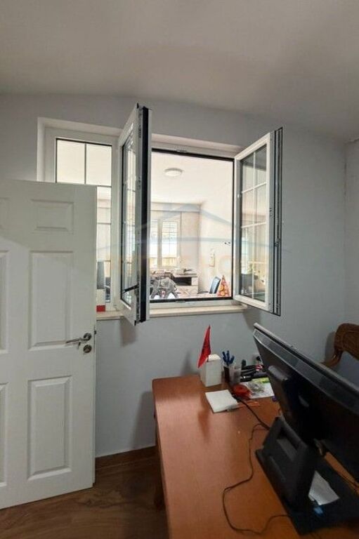 Qera, Apartament 2+1 për zyra, Qendër, Tiranë.