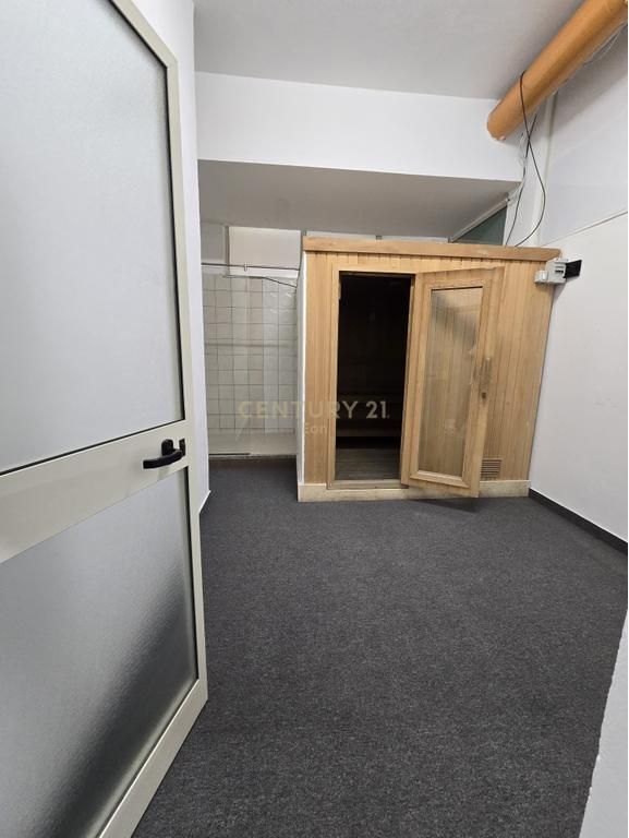 Locale in Vendita a Durrës, vicino a Via Mujo Ulqinaku (1200 Euro/m2) !