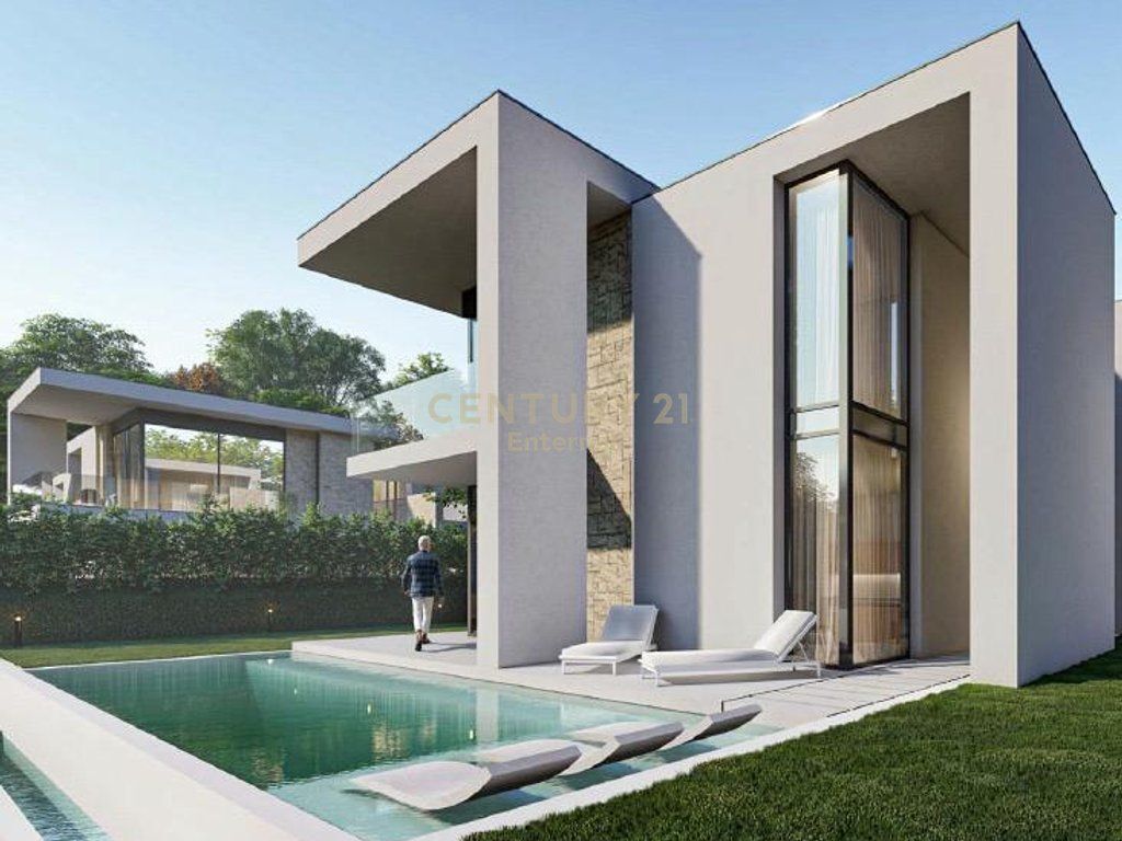 Villa with Swimming Pool For Sale in Farkë