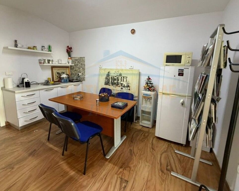 Qera, Apartament 2+1 për zyra, Qendër, Tiranë.