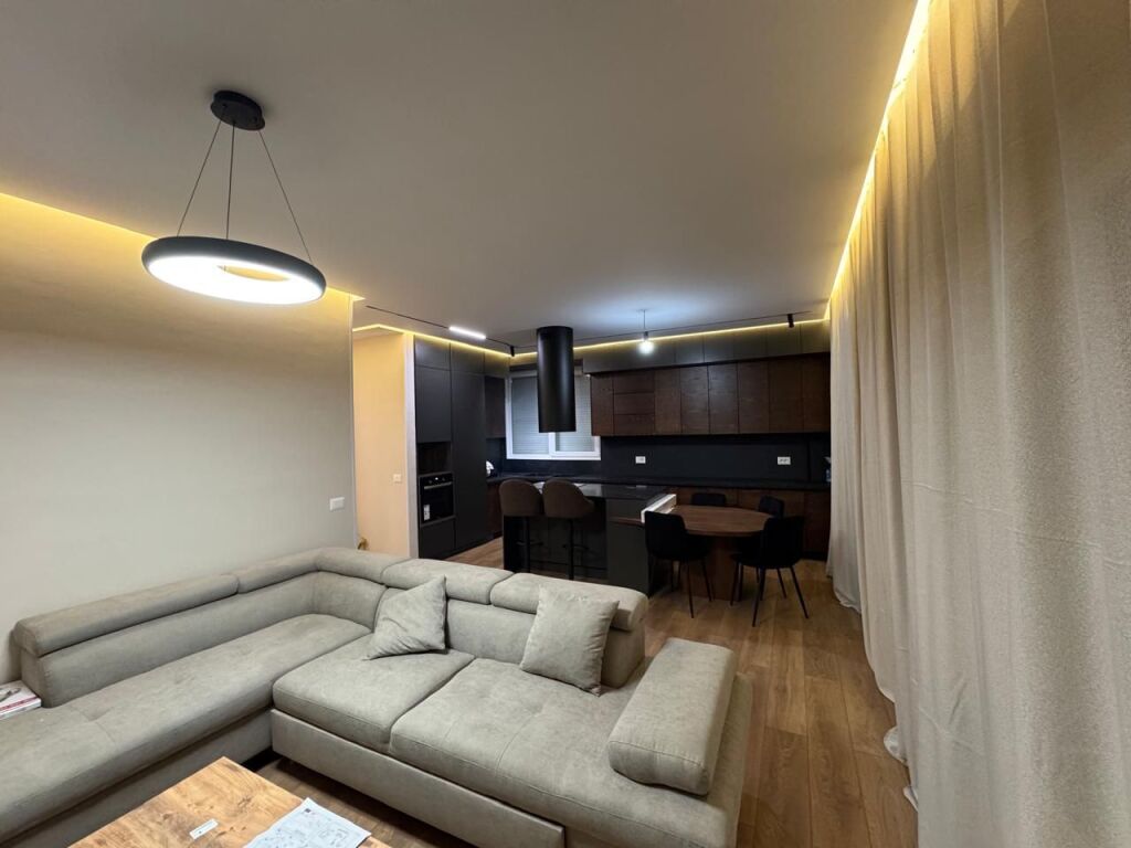 Giardino Botanico, affittasi appartamento 2+1+2Wc+Parcheggio. 1200 Euro