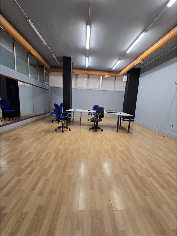 Locale in Vendita a Durrës, vicino a Via Mujo Ulqinaku (1200 Euro/m2) !