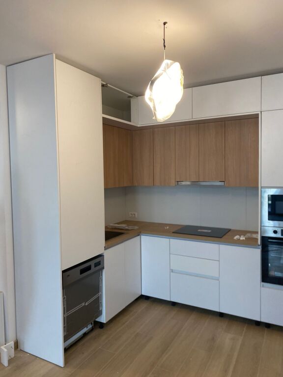 Affittasi appartamento 1+1+Balcone, 7° piano con ascensore, 600 €, vicino al Mercato Nuovo