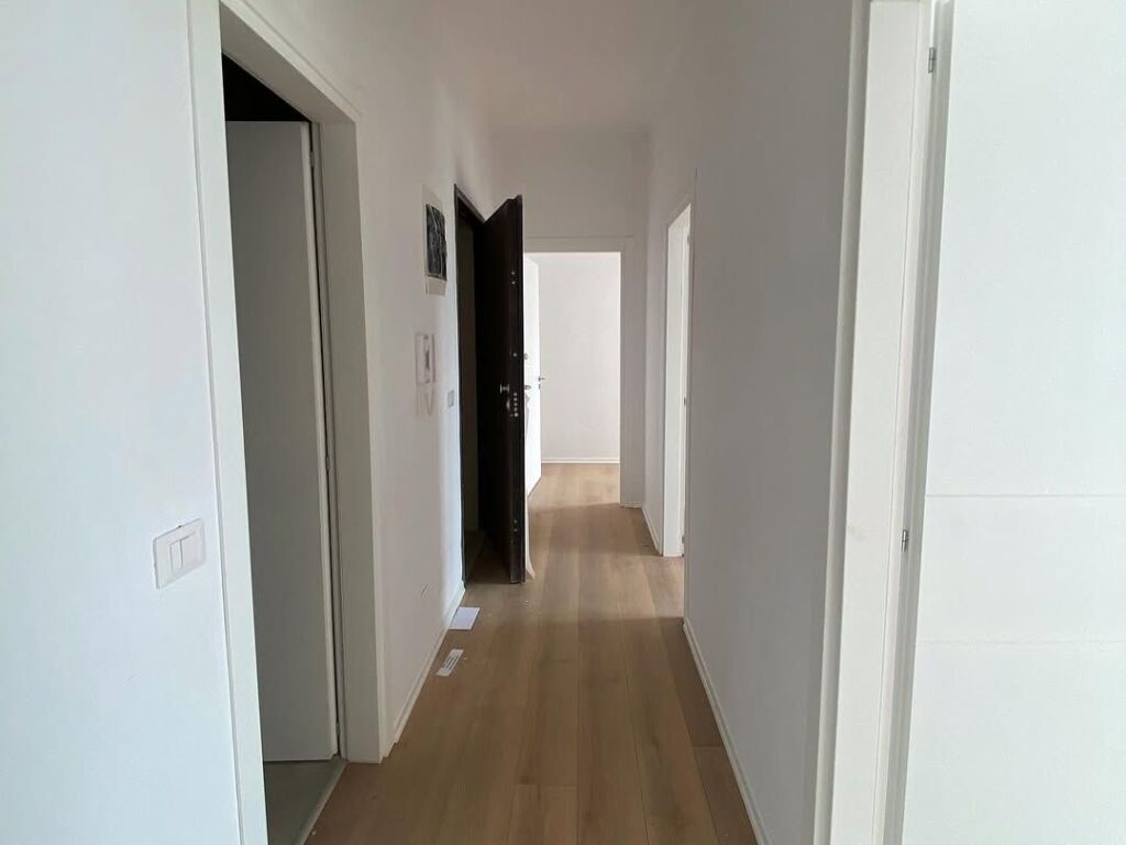 Shitet apartament 3+1📍Komuna e Parisit
