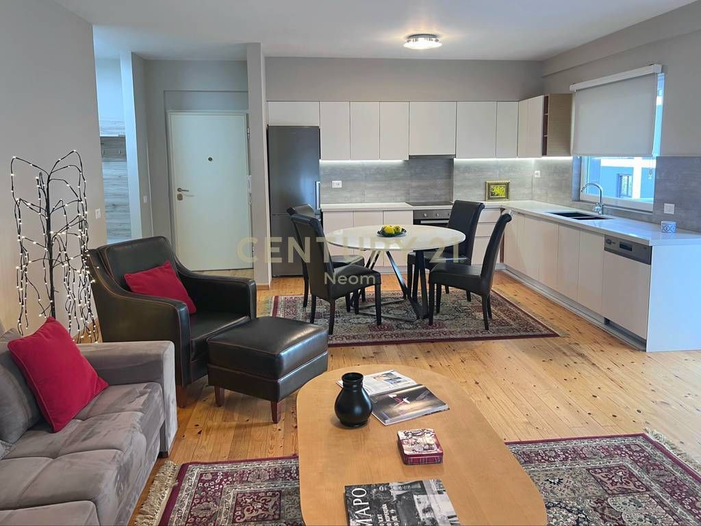 PENTHOUSE 3+1 ME QIRA PRANË KOPSHTIT ZOOLOGJIK