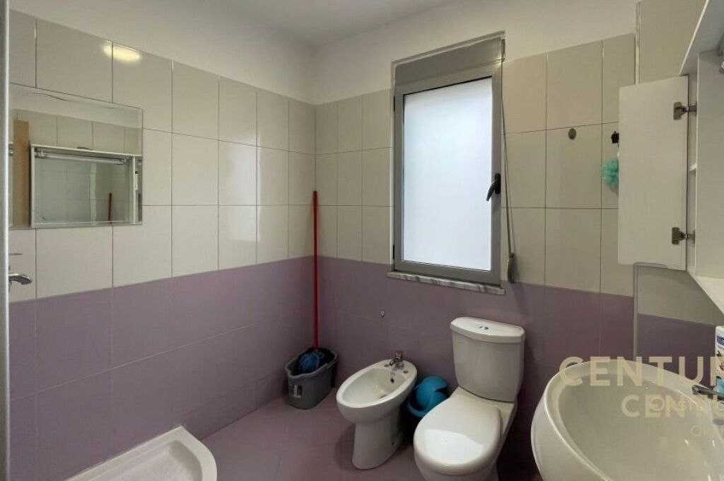 Apartament 2+1 me qira tek Liqeni i Thate ,  