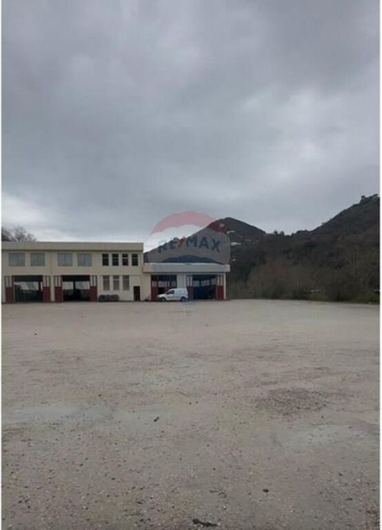 Magazzino in affitto, Lunder