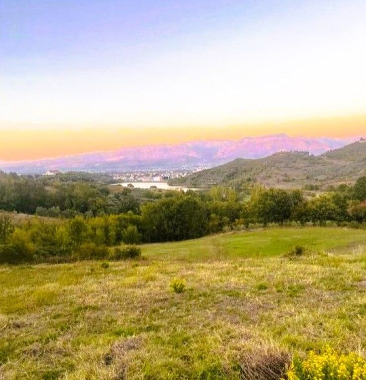 VENDIAMO TERRENO CON UNA SUPERFICIE DI 1925 M2 AL LAGO DI KASHARI