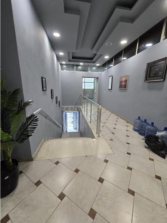 Locale in Vendita a Durrës, vicino a Via Mujo Ulqinaku (1200 Euro/m2) !