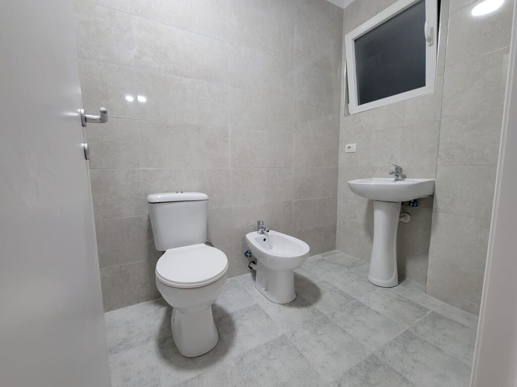 Apartament 2+1+2+Parkim me qera Kombinat