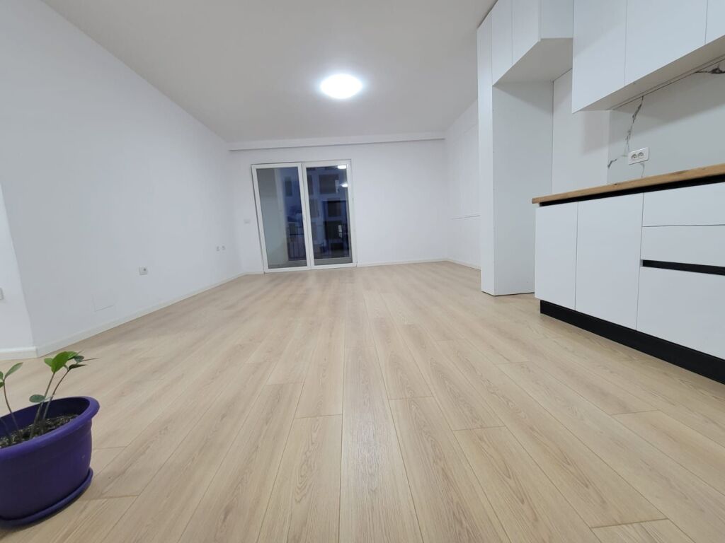 Apartament 2+1+2+Parkim me qera Kombinat