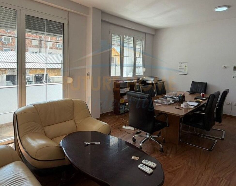 Qera, Apartament 2+1 për zyra, Qendër, Tiranë.