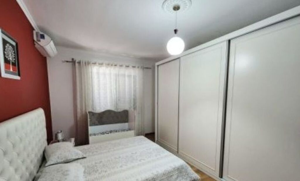 Jepet me qera apartament 3+1+2– komod dhe funksional në zonë aktive