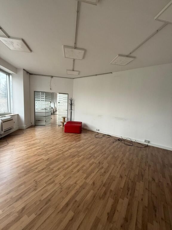 KOMUNA PARISIT_AMBJENT BIZNESI ME QIRA