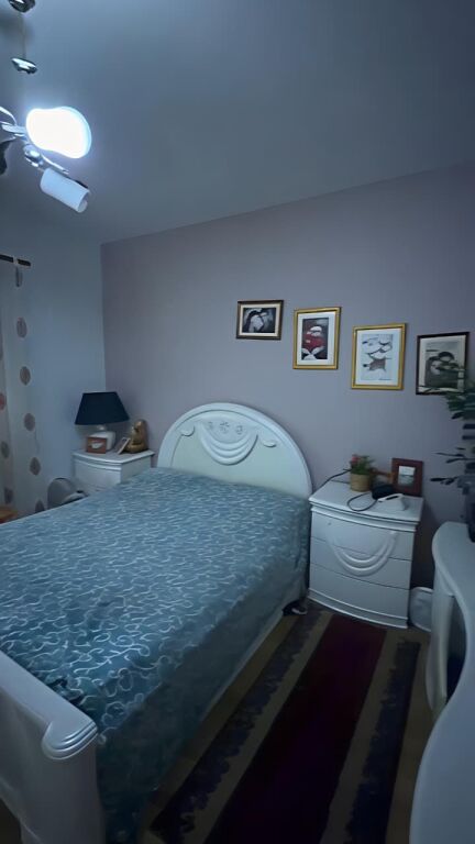 Shitet apartament 3+1 – Komuna e Parisit, Tiranë