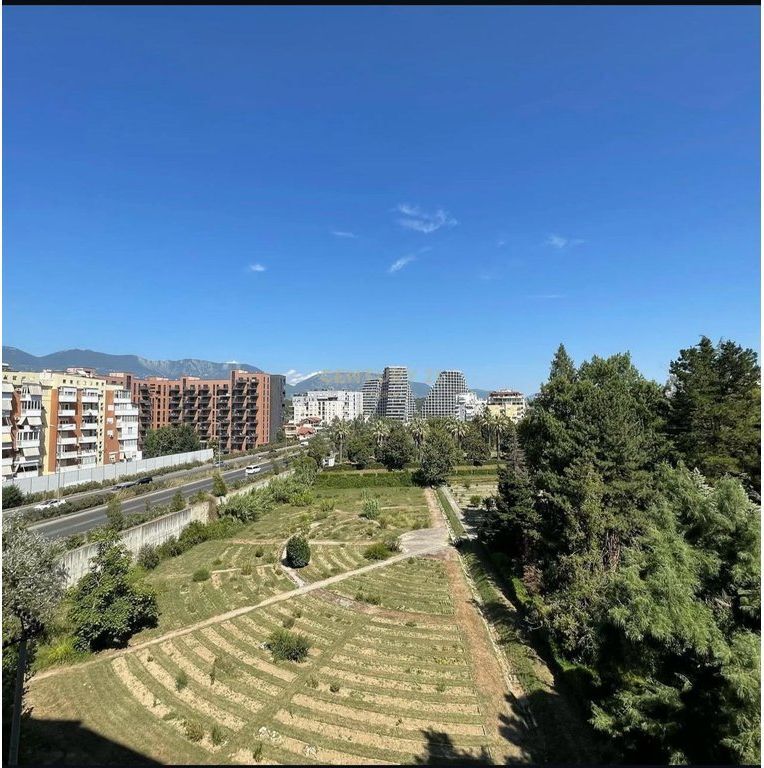 Shitet Apartament 3+1+2, Komuna e Parisit!!!