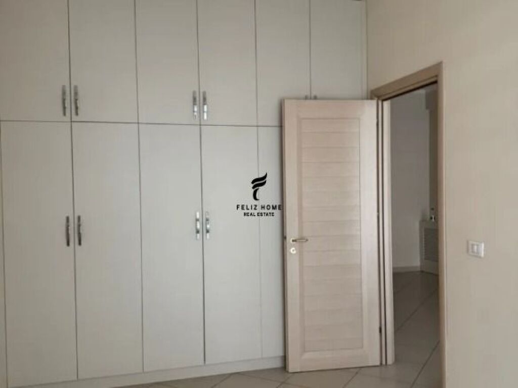 VENDESI APPARTAMENTO 1+1 COMUNE DI PARIGI 216.000 EURO FH-65462