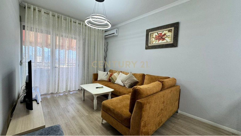 Appartamento 2+1 in affitto vicino al Liceo Petro Nini Luarasi, Tirana - 81m²