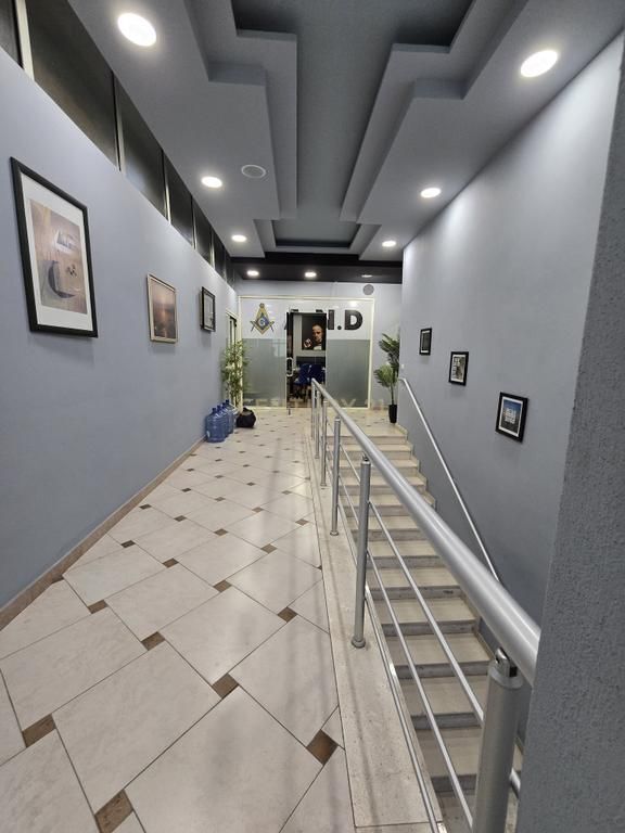 Locale in Vendita a Durrës, vicino a Via Mujo Ulqinaku (1200 Euro/m2) !