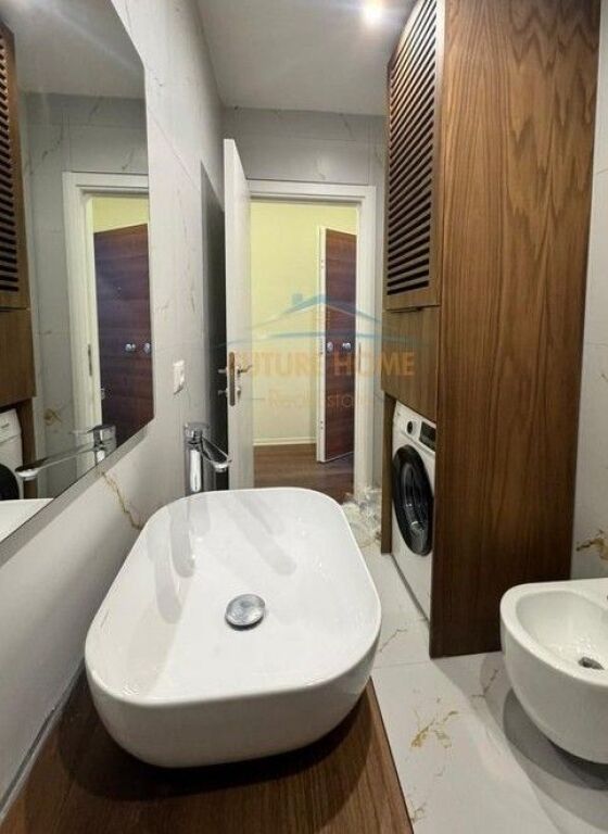 Affitto, Appartamento 2+1, Xhamllik, Tirana.