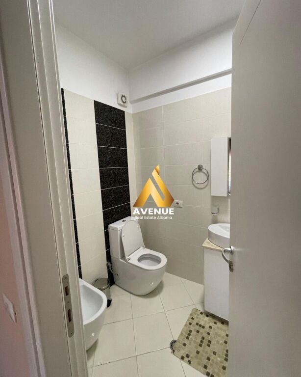 JEPET ME QERA APARTAMENT 3+1+2, LIQENI I THATË, TIRANË
