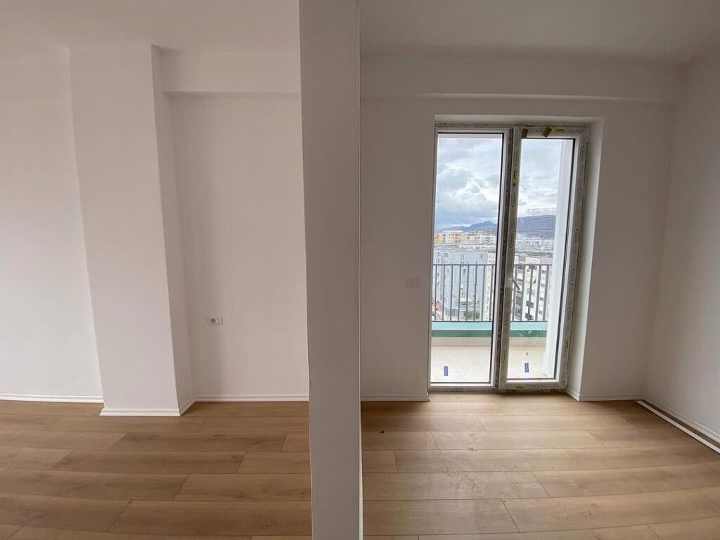 Shitet apartament 3+1📍Komuna e Parisit