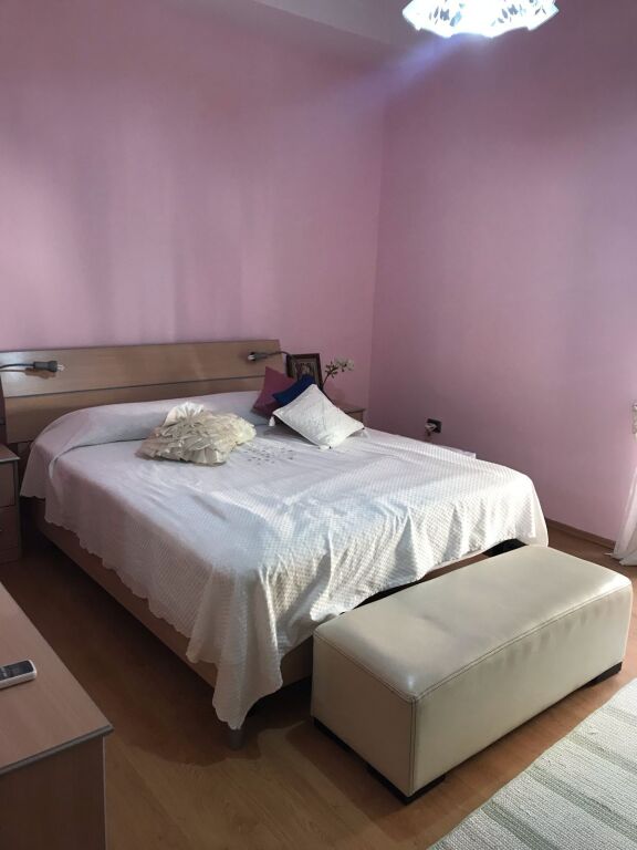 Shitet apartament 1+1 Shkolla Bajram Curri 95.000 Euro