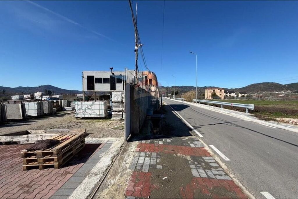 Magazine/Kapanon-Per Qera-Peze Helmes,Tirane