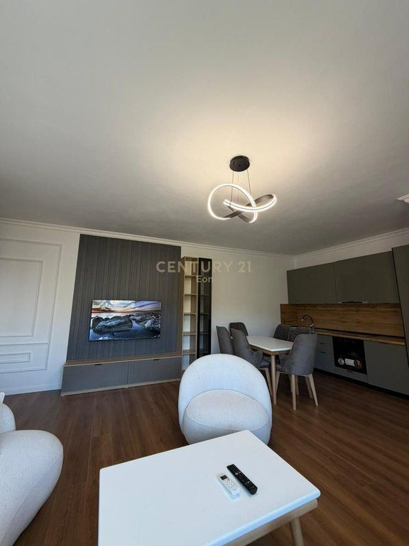 SHITET APARTAMENT 2+1 DHE VERANDE NE SHKEMBIN E KAVAJES, DURRES !