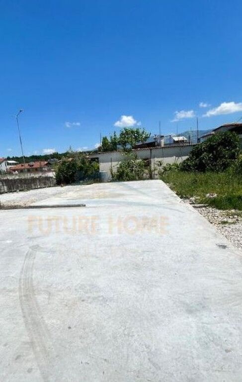 Qera, Objekt Biznesi, Buze Rruge Kryesore,Rrethrrotullimi I Saukut.