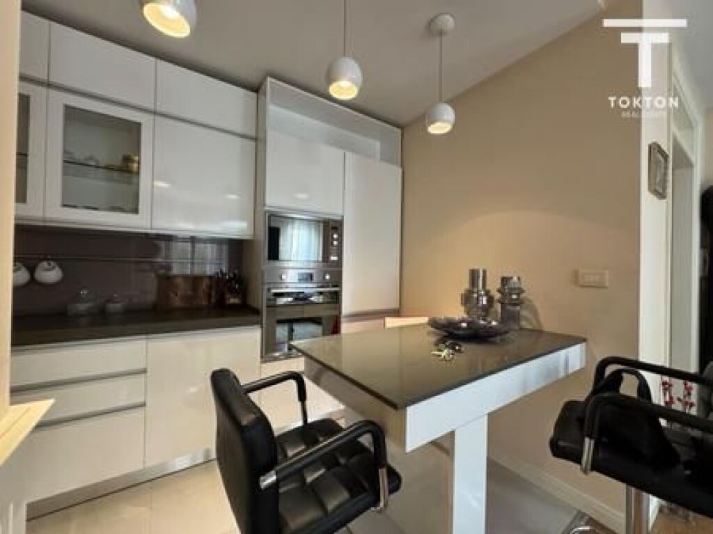 QIRA, APARTAMENT 2+1, RRUGA E KAVAJËS, BLLOKU I AMBASADAVE, TIRANË