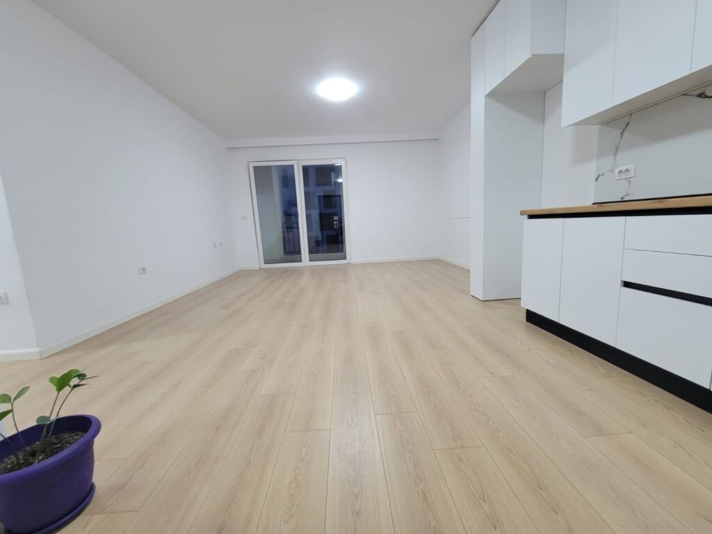 Apartament 2+1+2+Parkim me qera Kombinat